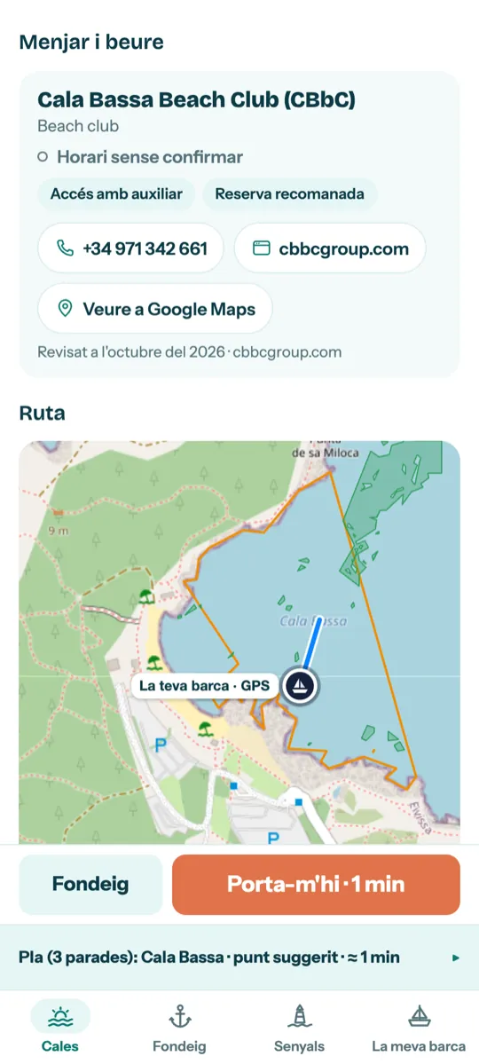 Captura d'Arena: el beach club de Cala Bassa amb accés en auxiliar, telèfon i web, i la ruta fins al fondeig